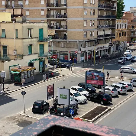 The Italian House In A Pochi Passi Dalla Metro A Apartamento