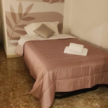 The Italian House In A Pochi Passi Dalla Metro A Apartment