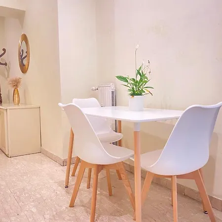 The Italian House In A Pochi Passi Dalla Metro A Apartment Rome