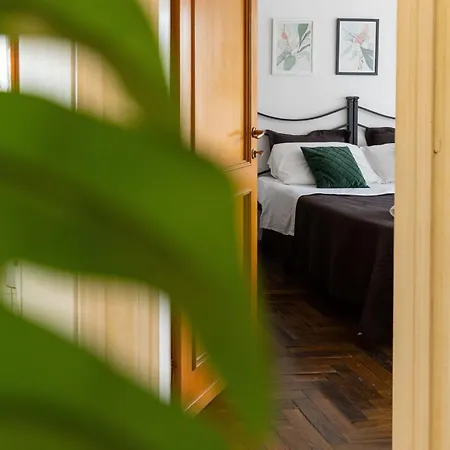 The Italian House In A Pochi Passi Dalla Metro A Apartment