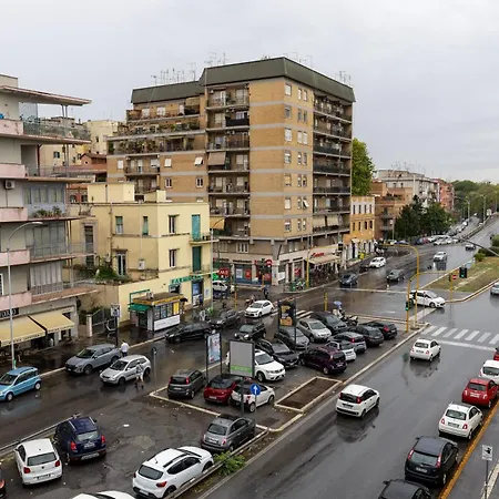 The Italian House In A Pochi Passi Dalla Metro A Apartment