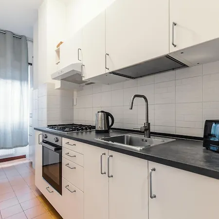 Apartment The Italian House In A Pochi Passi Dalla Metro A
